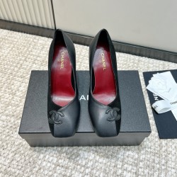 CHANEL Pumps and Slingbacks