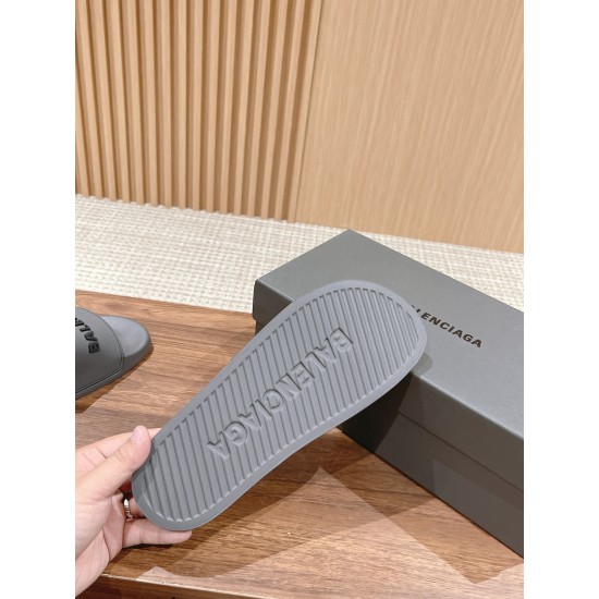  Balenciaga Slippers