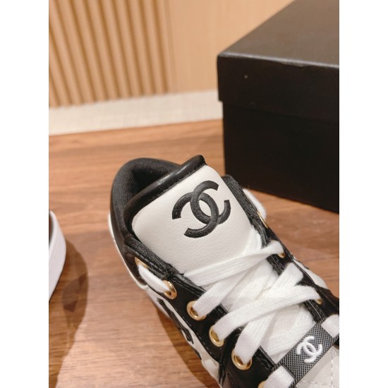 CHANEL Sneakers