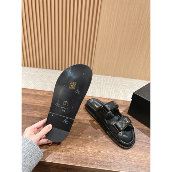 CHANEL Slippers