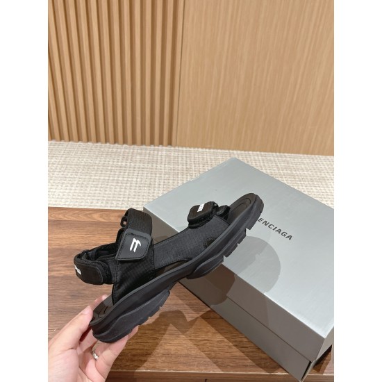  Balenciaga Slippers