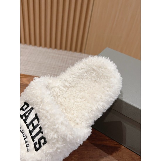  Balenciaga Slippers