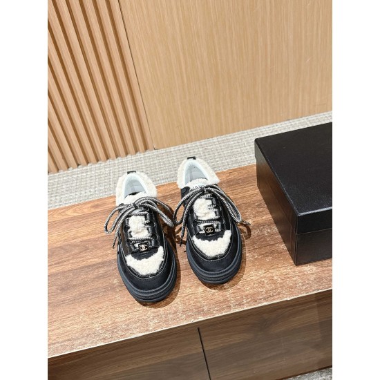 CHANEL Sneakers
