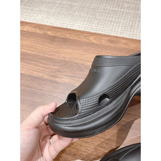  Balenciaga Slippers