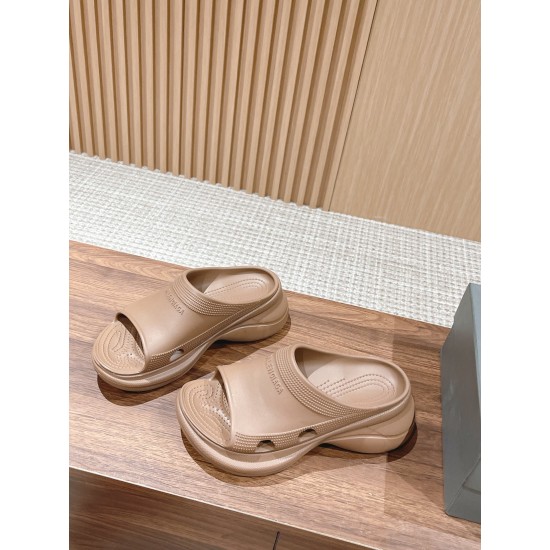  Balenciaga Slippers