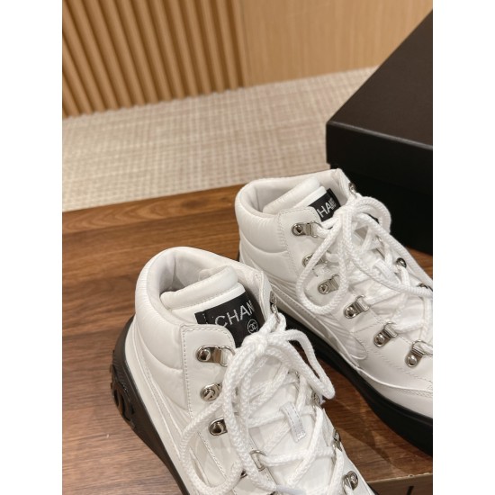 CHANEL Sneakers