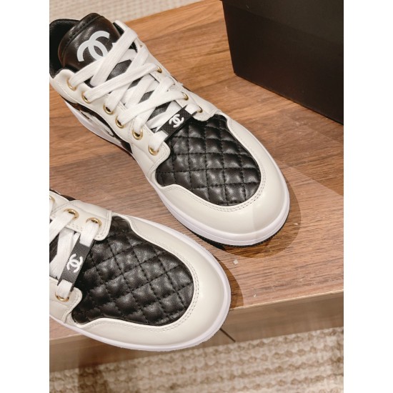 CHANEL Sneakers