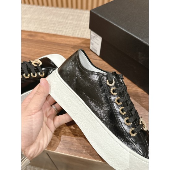 CHANEL Sneakers