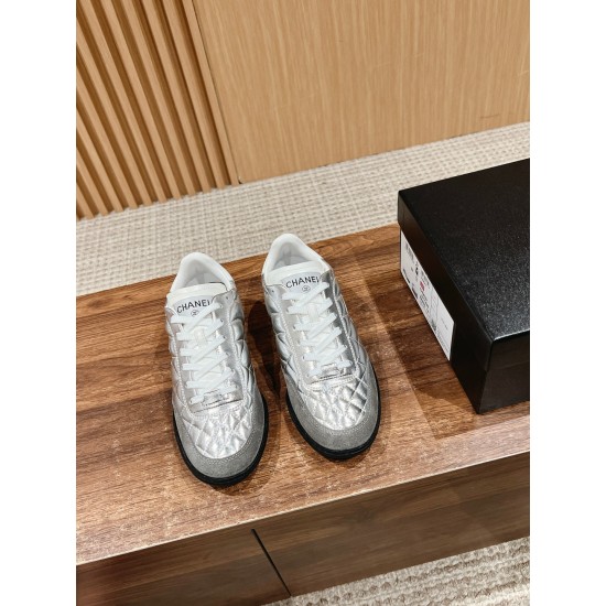 CHANEL Sneakers