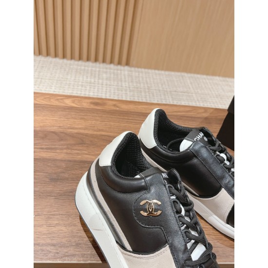CHANEL Sneakers