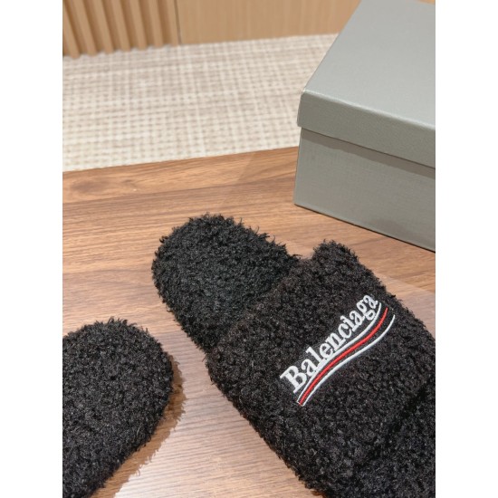  Balenciaga Slippers