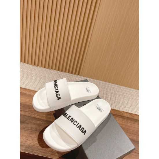 Balenciaga Slippers