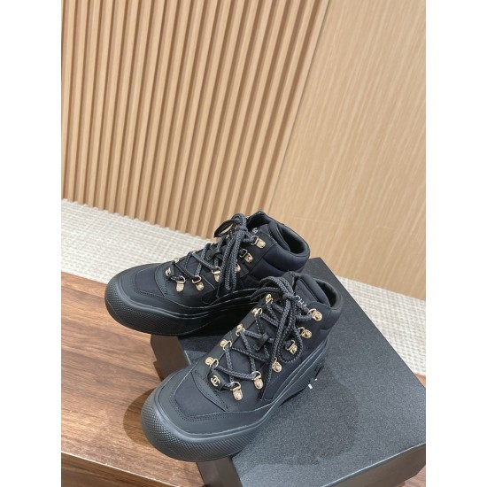 CHANEL Sneakers