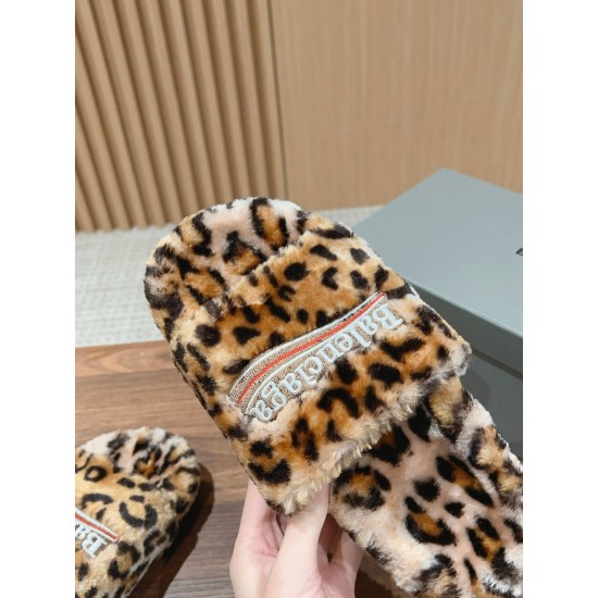  Balenciaga Slippers