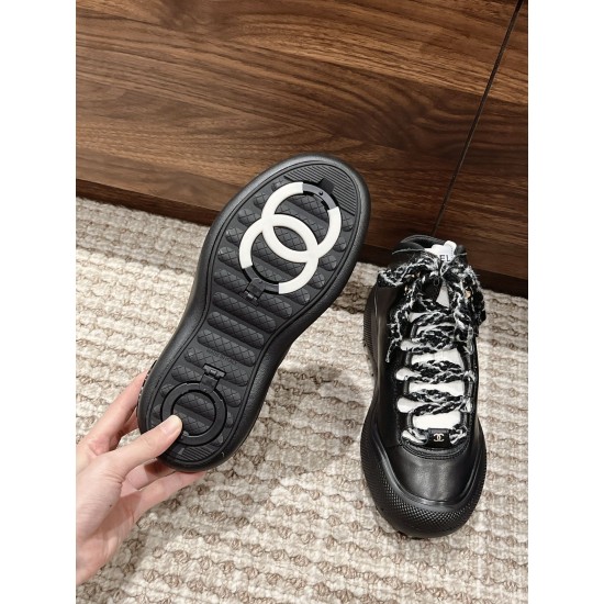 CHANEL Sneakers