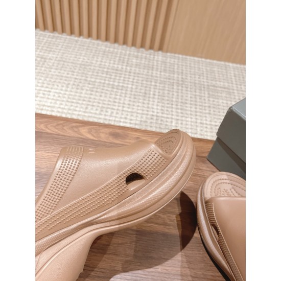  Balenciaga Slippers