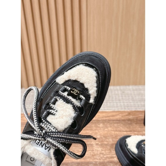 CHANEL Sneakers