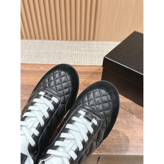 CHANEL Sneakers