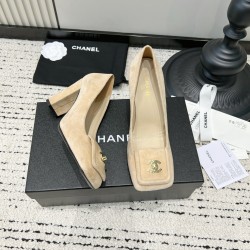 CHANEL Pumps and Slingbacks