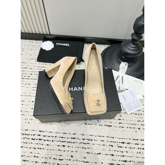 CHANEL Pumps and Slingbacks