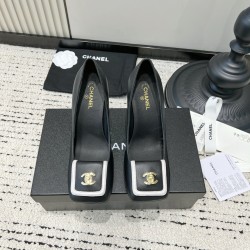 CHANEL Pumps and Slingbacks