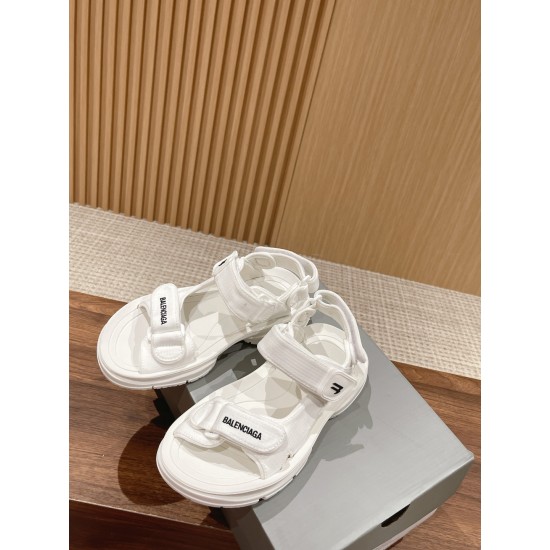  Balenciaga Slippers