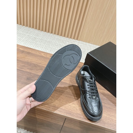 CHANEL Sneakers