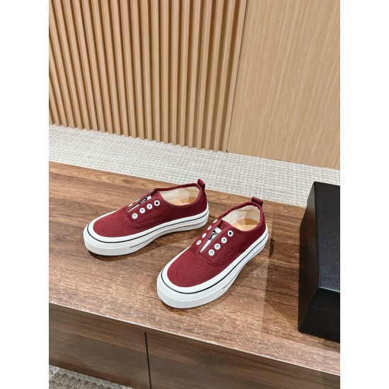 CHANEL Sneakers
