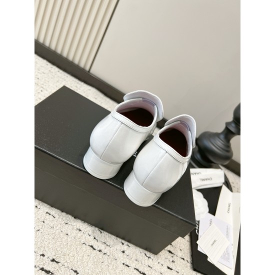 CHANEL Pumps and Slingbacks