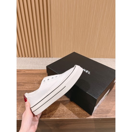 CHANEL Sneakers