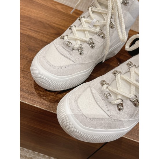 CHANEL Sneakers