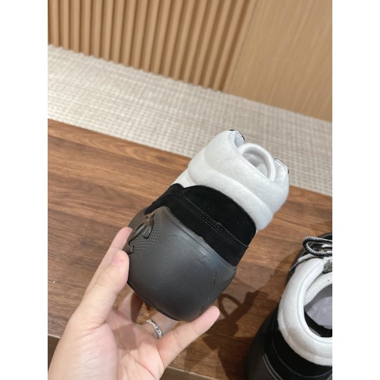 CHANEL Sneakers