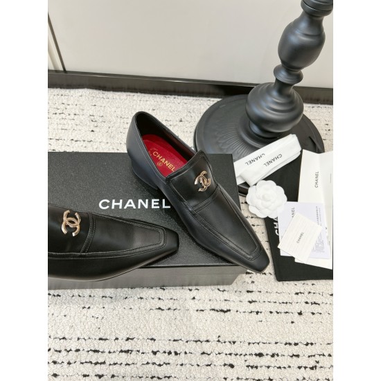 CHANEL Pumps and Slingbacks