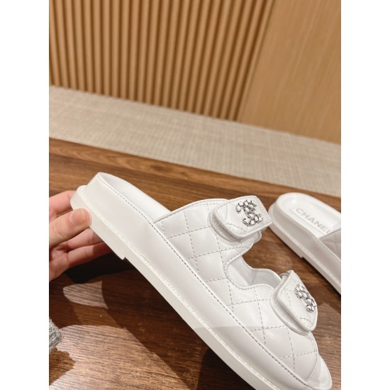 CHANEL Slippers