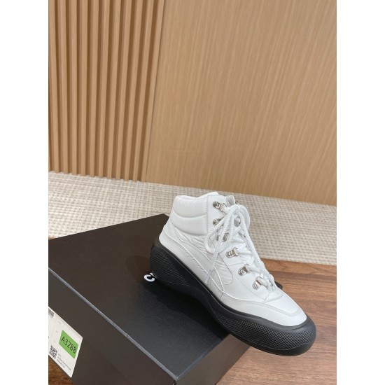 CHANEL Sneakers