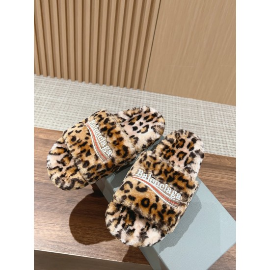  Balenciaga Slippers