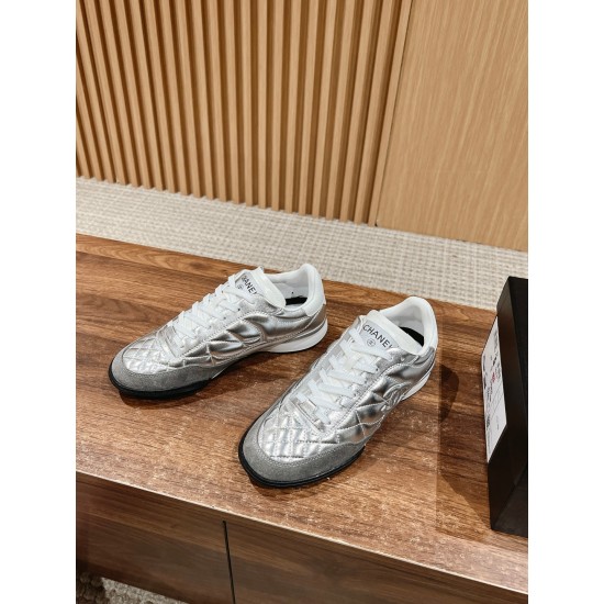 CHANEL Sneakers