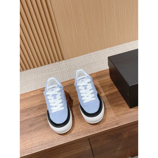 CHANEL Sneakers