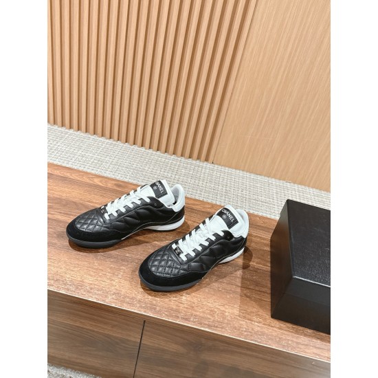 CHANEL Sneakers