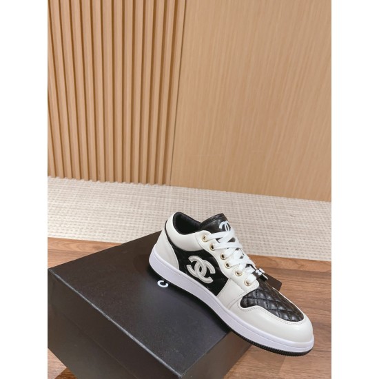 CHANEL Sneakers