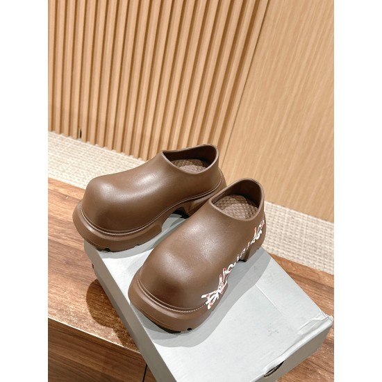  Balenciaga Slippers