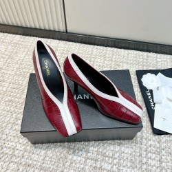 CHANEL Pumps and Slingbacks