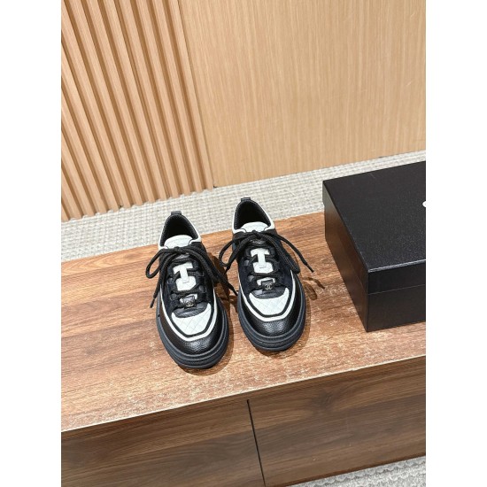 CHANEL Sneakers