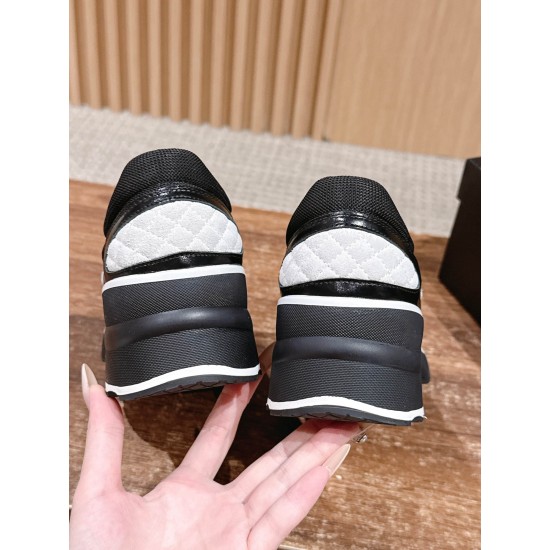 CHANEL Sneakers
