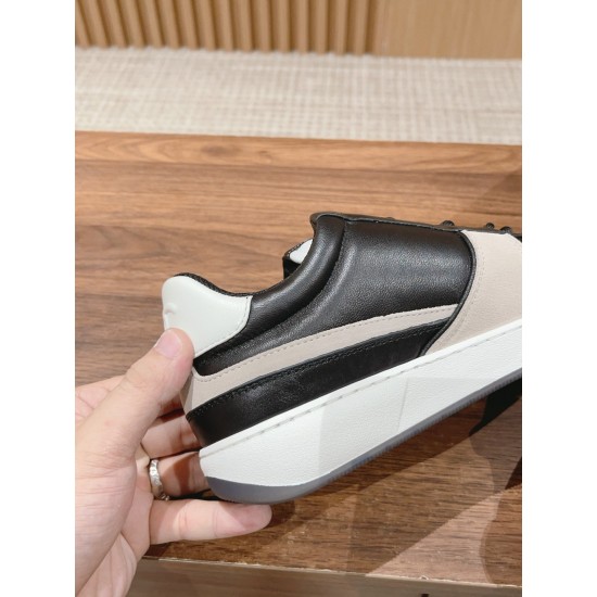 CHANEL Sneakers