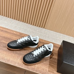 CHANEL Sneakers