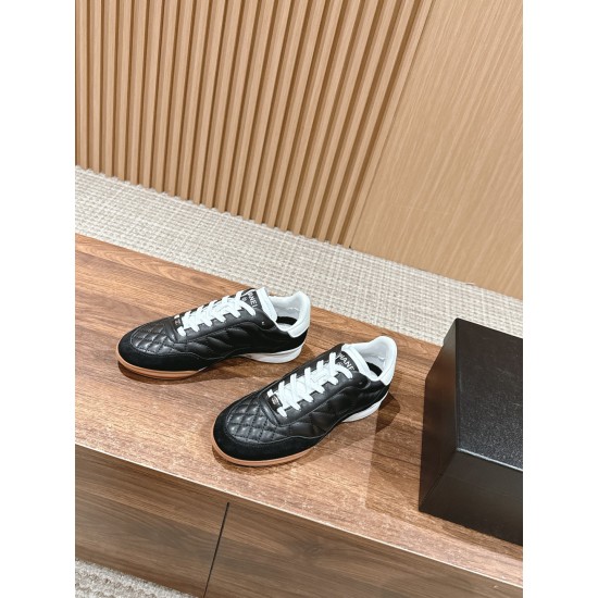 CHANEL Sneakers