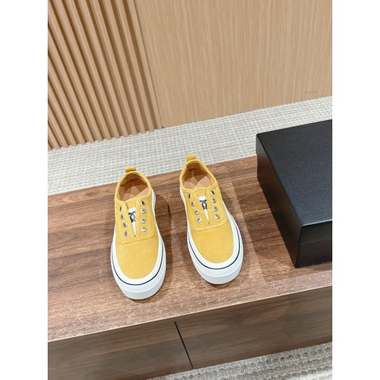 CHANEL Sneakers
