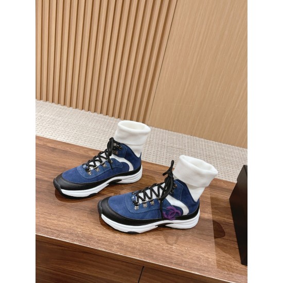 CHANEL Sneakers
