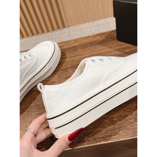 CHANEL Sneakers